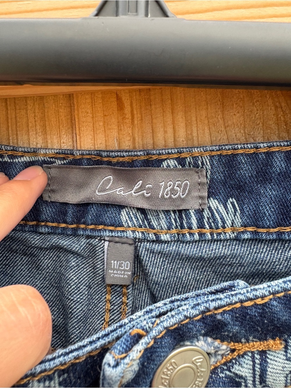 Cali 1850 Women's Western Print Wide Leg Denim Jeans - Picture 4 of 7